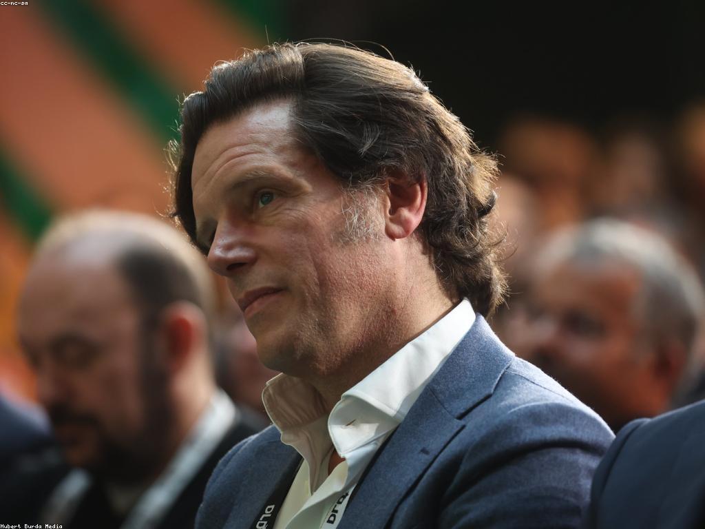 ឥទ្ធិពលនៃព័ត៌មានថ្មីៗលើការអភិវឌ្ឍន៍សង្គម